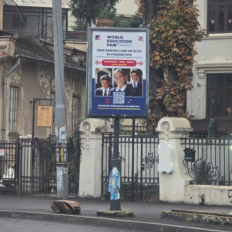 Citylight Mora Group cu campanie targ educational pentru licee de elita in strainatate, montat in Piata Romana cu Academia de Studii Economice in fundal