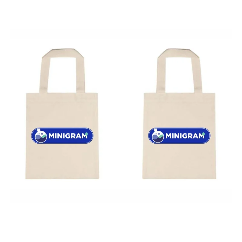 Doua sacose de cumparaturi din bumbac reciclat natural cu mânere lungi personalizate cu logo client pe 2 fete — mockup produs promotional 38 × 42 cm, print logo, realizat de Mora Group