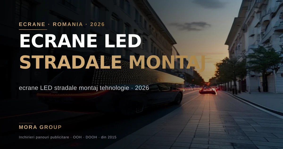 Ecran LED stradal montat pe stalp urban noaptea, afisand reclama colorata